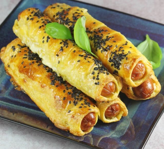 Сосиски в листковому тісті