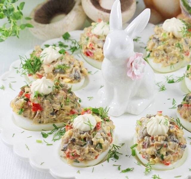 Яйця фаршировані грибами
