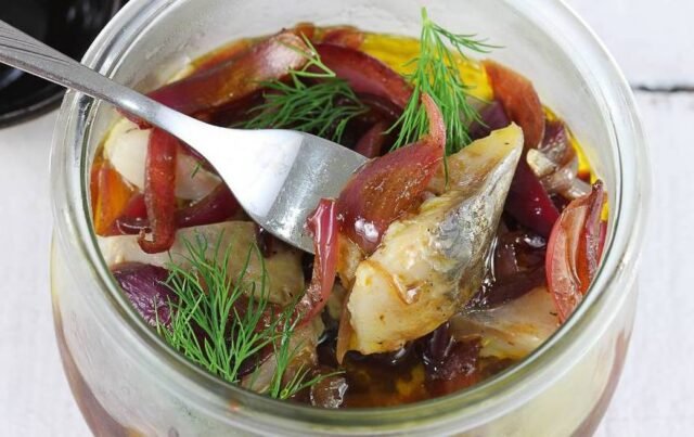 Оселедець з цибулею