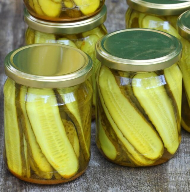 Огірки у банках на зиму