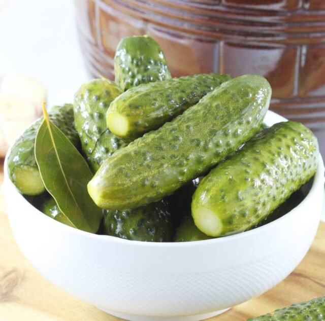 Малосольні огірки