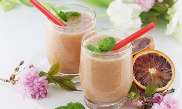 Коктейль з червоних апельсинів