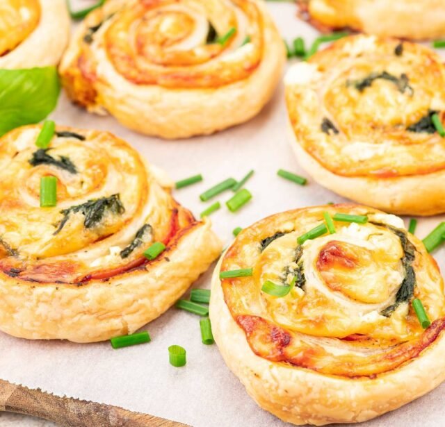 Равлики з листкового тіста