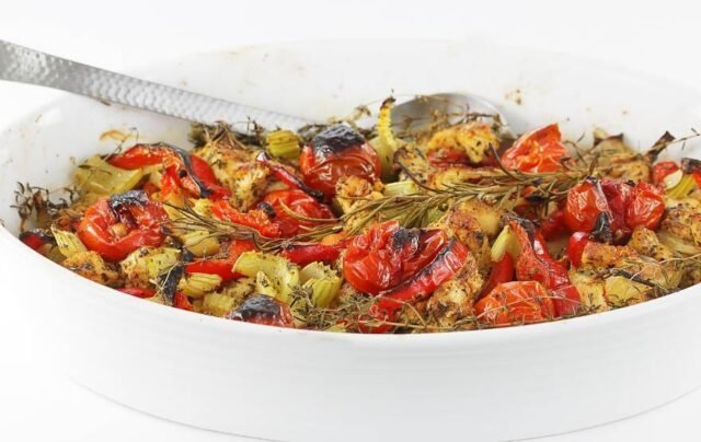 Куряча грудка з овочами