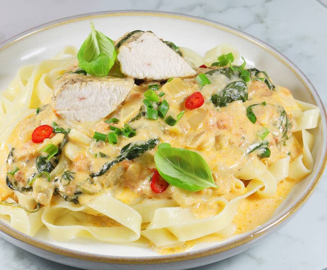 Макарони з куркою