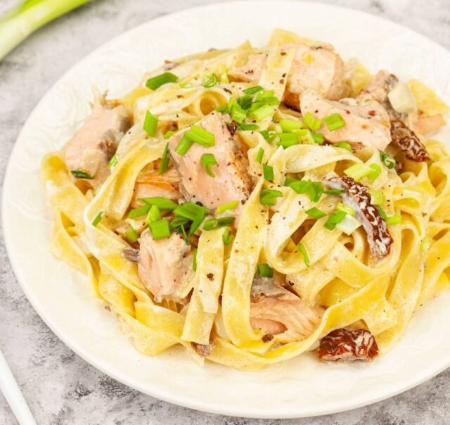 Паста з лососем