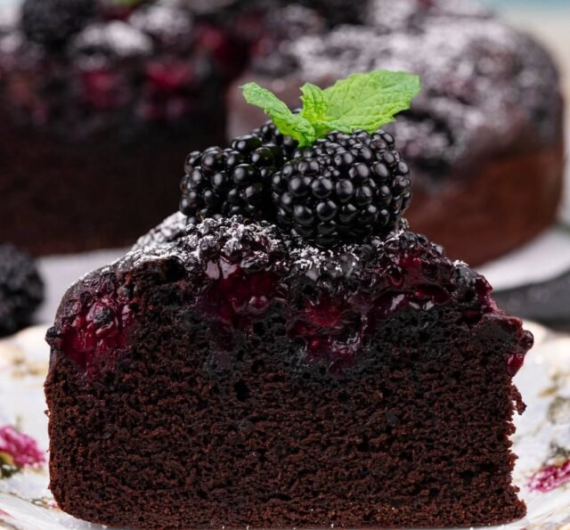 Торт з ожиною