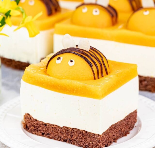 Медовий бджолиний торт