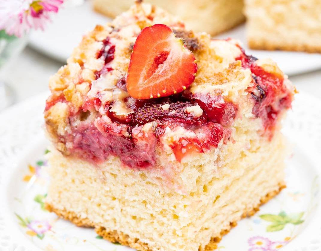 Дріжджовий пиріг з полуницею - рецепт з фото!