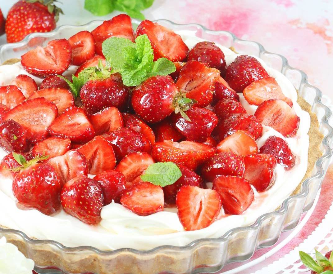 Торт з полуницею