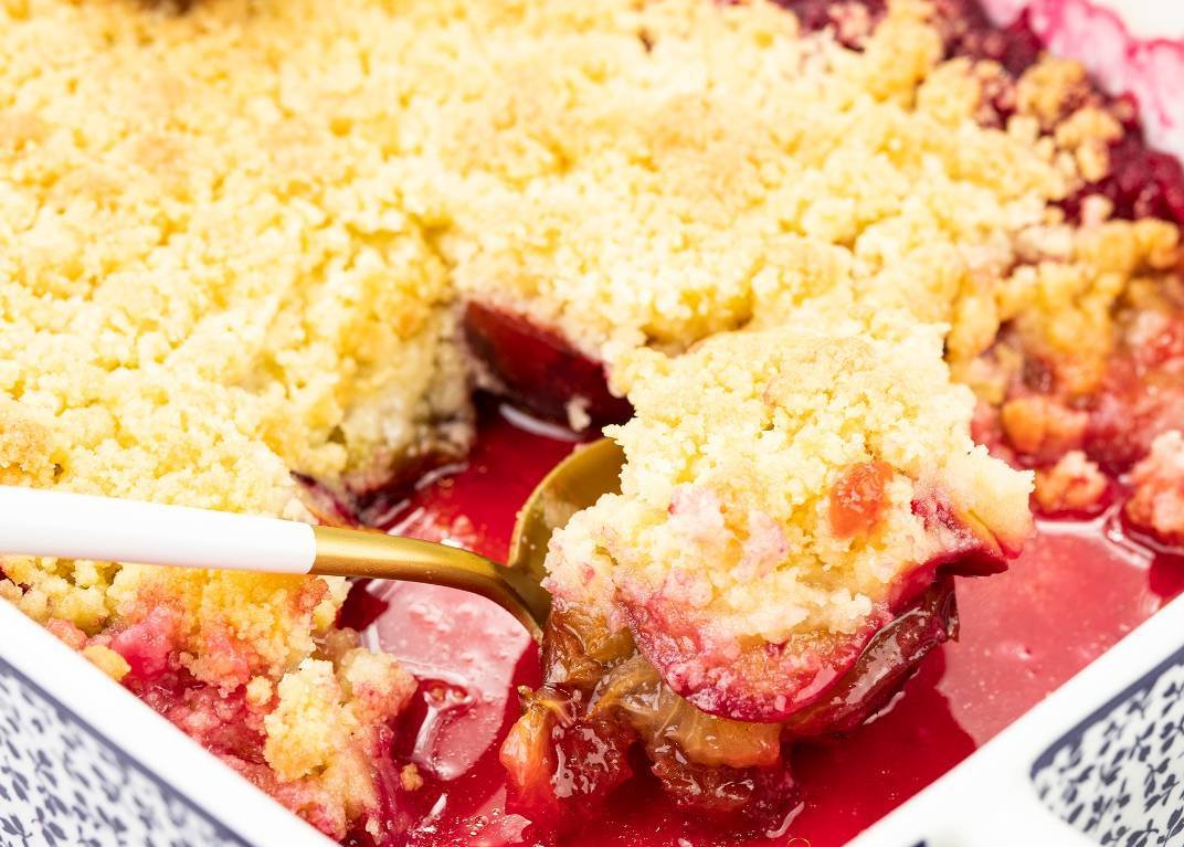 Сливовий крамбл