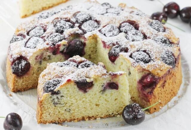 Пиріг з вишнями