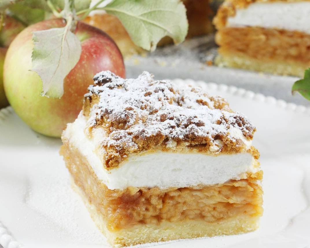 Яблучний пиріг з безе