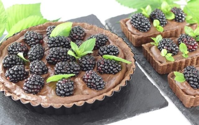 Торт з ожиною