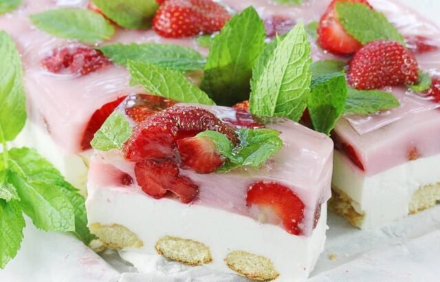 Холодний чізкейк з полуницею