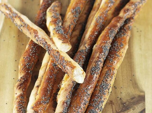 Хлібні палички з маком