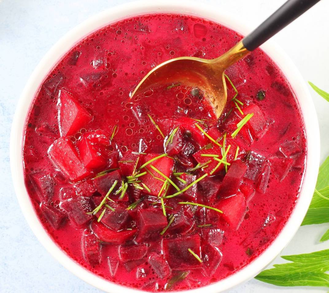 Борщ з молодих буряків