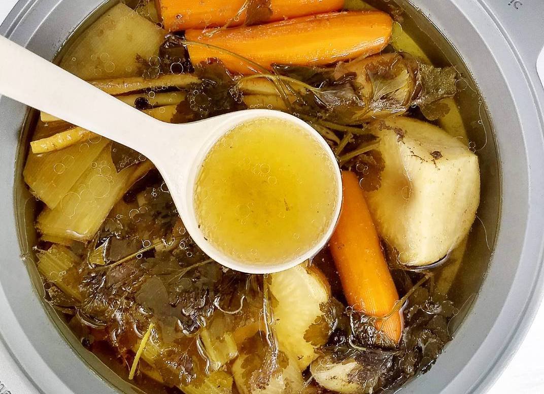 Яловичий бульйон з овочами