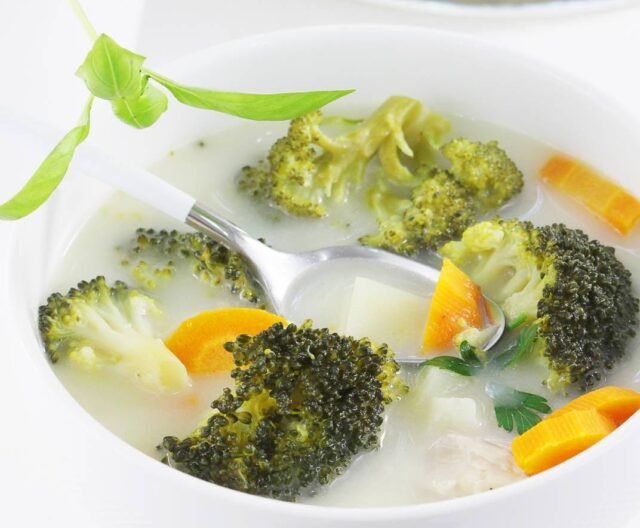 Овочевий суп з брокколі