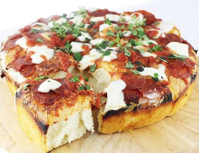 Піца на розсипчастому тісті