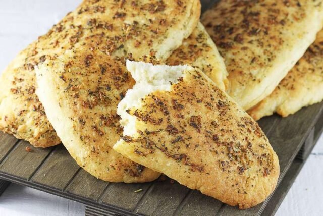 Домашній часниковий хліб