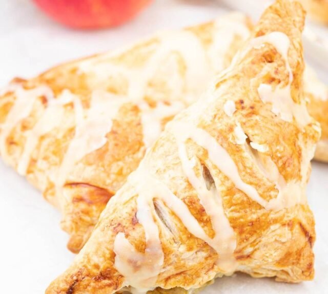 Листкове тісто з яблуками