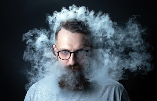 Пасивне куріння гірше активного?