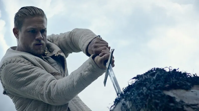 13. Король Артур: Легенда меча (King Arthur: Legend of the Sword, 2017)