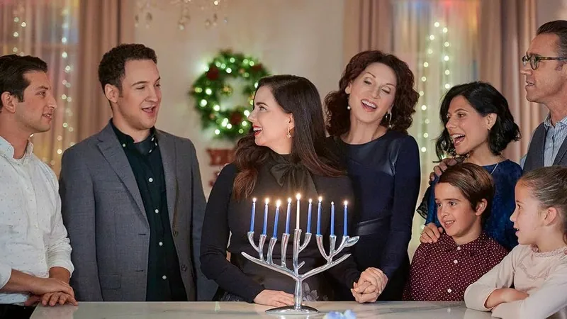 18. Кохання, свічки, Хануко! (Love, Lights, Hanukkah!, 2020)