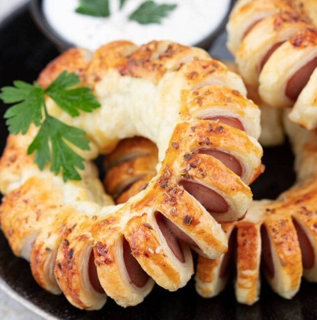 Сосиски у листковому тісті