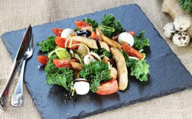 Салат з пекінської капусти і курки