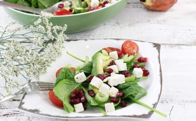 Салат з гранатом