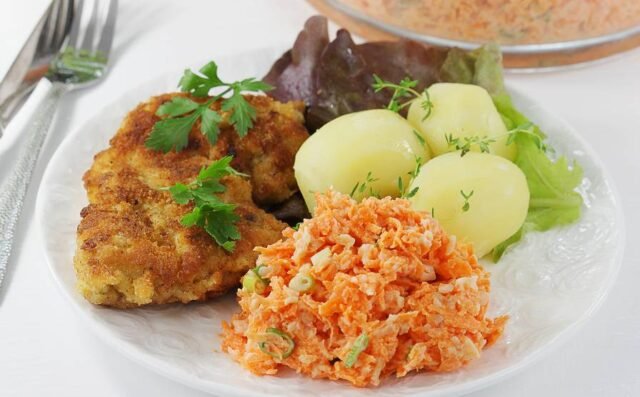 Салат з моркви та яблук