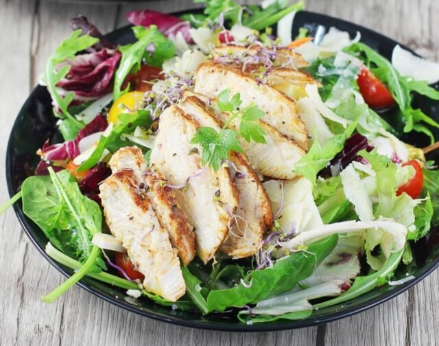 Салат з куркою