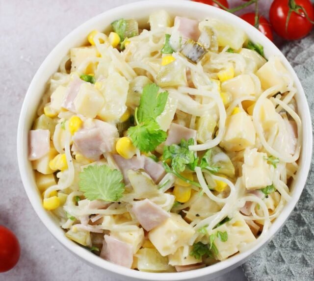 Салат з маринованим коренем селери