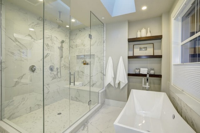 Дизайн ванної кімнати з душовою кабіною