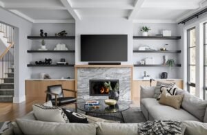 Дизайн вітальні з каміном в заміському будинку