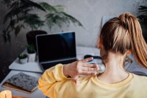 Аплікатори та масажери