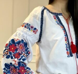Як створити унікальний жіночій гардероб з елементами вишиванки