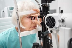 Чому болять очі на роботі