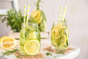 Освіжаюча вода з лимоном та імбиром