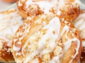 Булочки з абрикосами