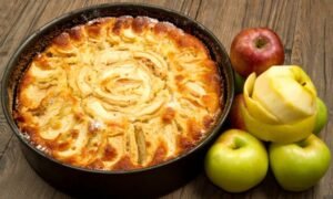 Пишна шарлотка з яблуками