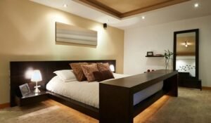 Інтер'єр спальні своїми руками - створити привабливий дизайн спальні своїми руками копітка і важка справа, адже це одне з найважливіших місць у квартирі. Щонайменше близько третини свого дня ми проводимо у спальні, і тому обставина її має бути виконана на висоті та бути комфортною для нас.