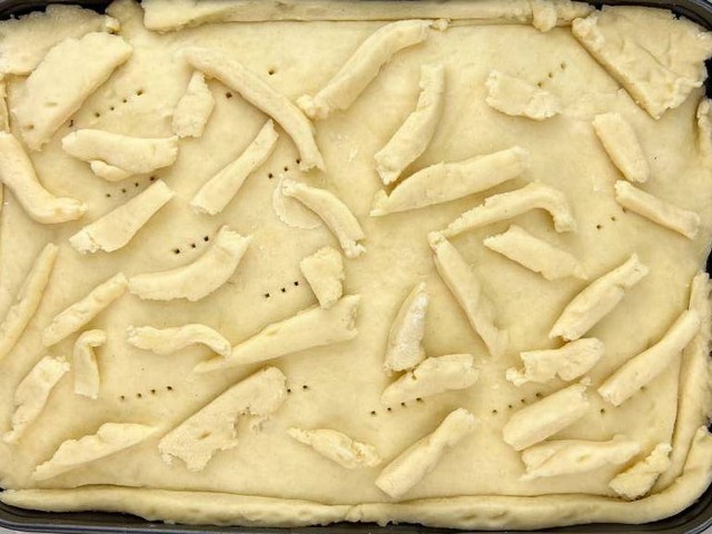 Яблучний пиріг з дріжджового та пісочного тіста