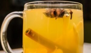 Замість чаю приготуйте зігріваючий напій, солодкий та смачний