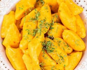 Солодкі та ароматні: рецепт вареників з гарбузом