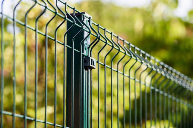 Металевий паркан – надійна охорона території
