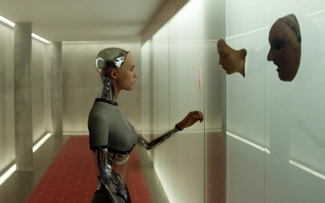 З машини (Ex machina 2015)