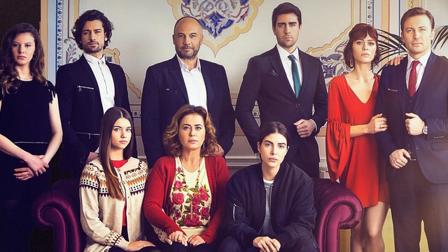 кадри з серіалу «Пані Фазилет та її дочки» (Fazilet Hanım ve Kızları 2017)